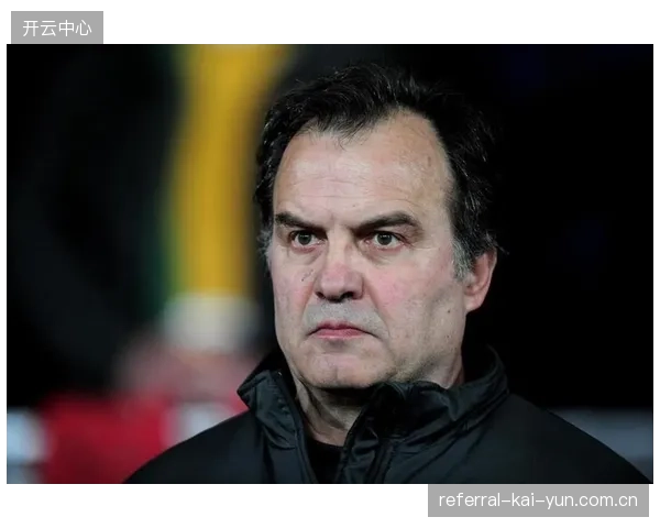 贝尔萨的全场高压战术对体能消耗巨大，乌拉圭在比赛末段的防守稳定性存疑。